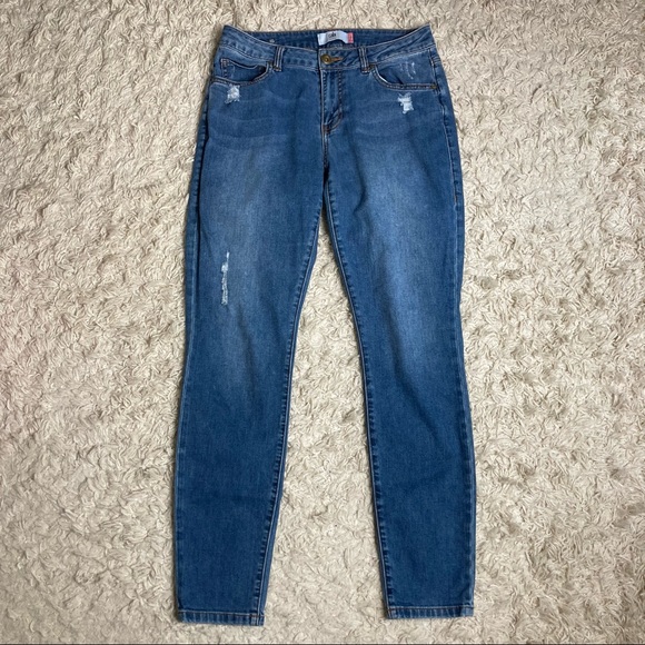 cAbi Distressed Skinny Curvy Medium Wash Jeans Size 8 in EUC - Picture 2 of 11